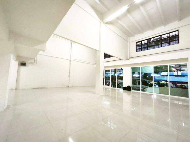 ให้เช่าตึก 2 คูหา (ตีทะลุชั้น 1 และชั้นลอย) หมู่บ้านธนินทร ติดถนนวิภาวดี ใกล้ดอนเมือง ทำเลศักยภาพที่รถสัญจรผ่านตลอดวัน รูปที่ 4