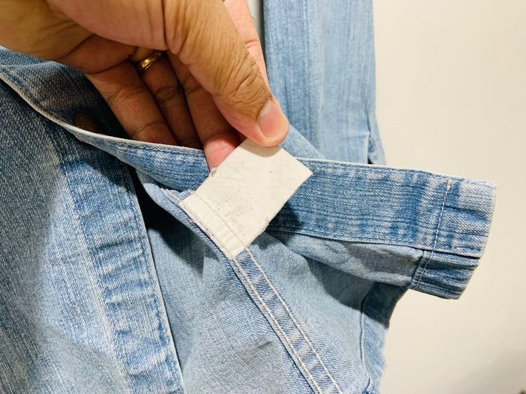 เสื้อยีนส์แจ็คเก็ต Comme ca du mode แท้ 💯 size วัดจริงขนาด อก 21.5 ยาว 27 นิ้ว สภาพดีสีเฟดสวย ผ้ายืดหยุ่นดีหายากน่าสะสมครับ รูปที่ 6