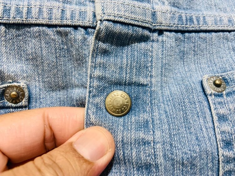 เสื้อยีนส์แจ็คเก็ต Comme ca du mode แท้ 💯 size วัดจริงขนาด อก 21.5 ยาว 27 นิ้ว สภาพดีสีเฟดสวย ผ้ายืดหยุ่นดีหายากน่าสะสมครับ รูปที่ 3
