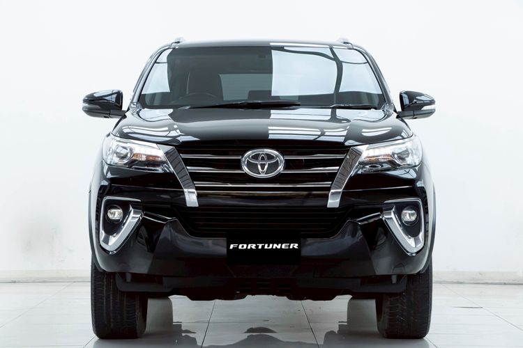 Toyota Fortuner 2017 2.4 V Utility-car ดีเซล ไม่ติดแก๊ส เกียร์อัตโนมัติ ดำ รูปที่ 4