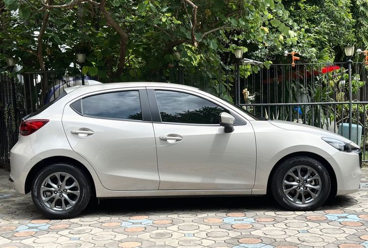 Mazda Mazda 2 2023 เบนซิน ไม่ติดแก๊ส เกียร์อัตโนมัติ เบจ รูปที่ 4