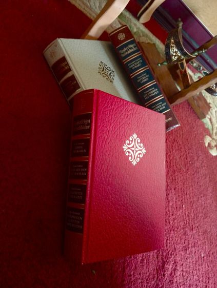 หนังสือพจนานุกรมภาคภาษาอังกฤษปกหนังเก่าโบราณสภาพเยี่ยม รูปที่ 10