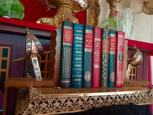 หนังสือพจนานุกรมภาคภาษาอังกฤษปกหนังเก่าโบราณสภาพเยี่ยม รูปที่ 12