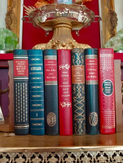 หนังสือพจนานุกรมภาคภาษาอังกฤษปกหนังเก่าโบราณสภาพเยี่ยม รูปที่ 9