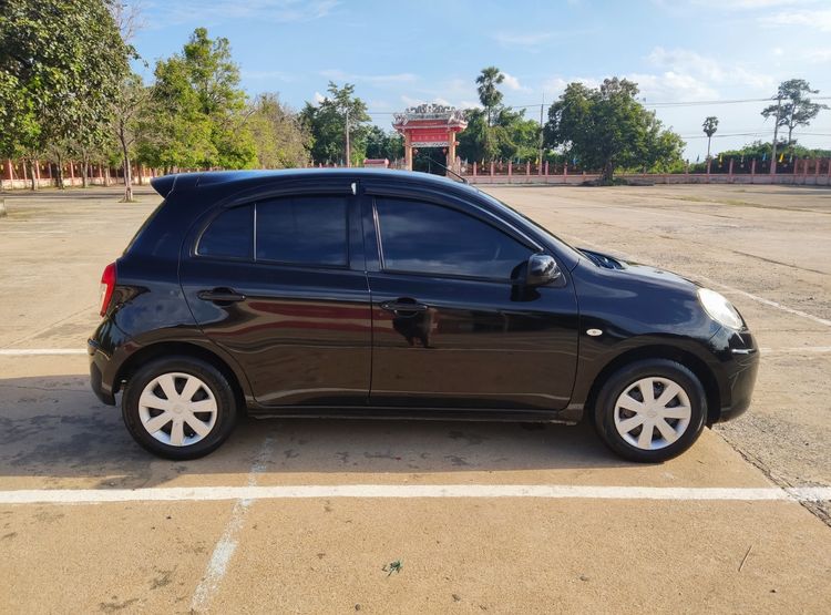 Nissan March 2013 1.2 V Sedan เบนซิน ไม่ติดแก๊ส เกียร์อัตโนมัติ ดำ รูปที่ 2