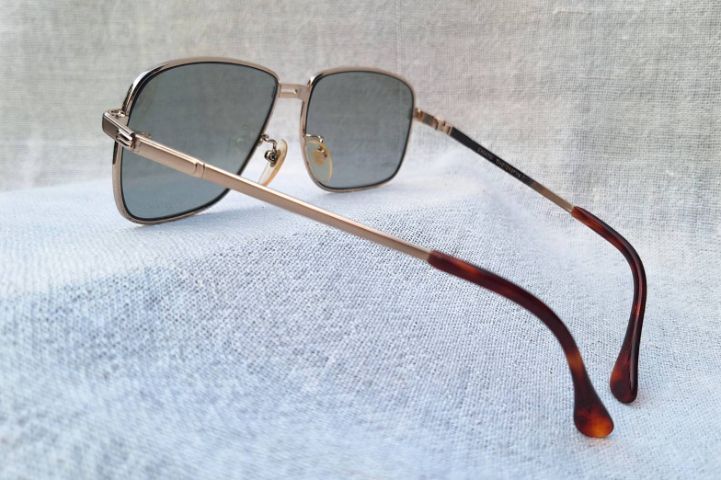 แว่นตาอิตาเลียนทองคำแท้–หุ้ม12KGF CASADEI โครงสร้างภายในไทเทเนียมบริสุทธิ์ เลนส์กระจกคริสตัลสีเทาท้องฟ้า–สว่าง...Authentic Vintage CASADEI 12KGF Handcrafted in Japan
 รูปที่ 11