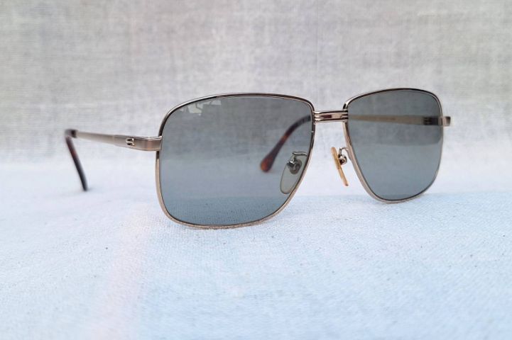 แว่นตาอิตาเลียนทองคำแท้–หุ้ม12KGF CASADEI โครงสร้างภายในไทเทเนียมบริสุทธิ์ เลนส์กระจกคริสตัลสีเทาท้องฟ้า–สว่าง...Authentic Vintage CASADEI 12KGF Handcrafted in Japan
 รูปที่ 10