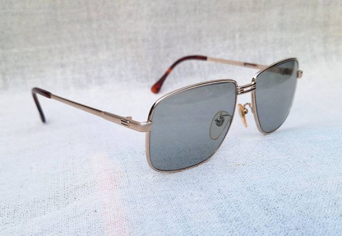 แว่นตาอิตาเลียนทองคำแท้–หุ้ม12KGF CASADEI โครงสร้างภายในไทเทเนียมบริสุทธิ์ เลนส์กระจกคริสตัลสีเทาท้องฟ้า–สว่าง...Authentic Vintage CASADEI 12KGF Handcrafted in Japan
 รูปที่ 3