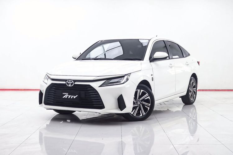 รถ Toyota Yaris ATIV 1.2 Sport สี ขาว