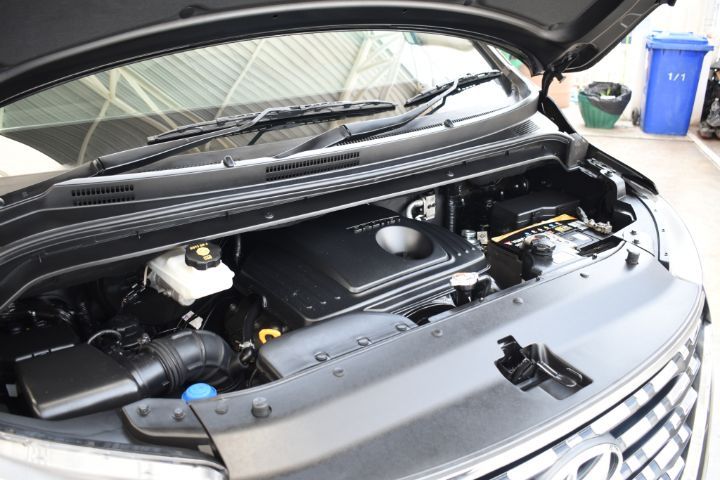 Hyundai H-1  2021 2.5 Elite Van ดีเซล เกียร์อัตโนมัติ ดำ รูปที่ 3