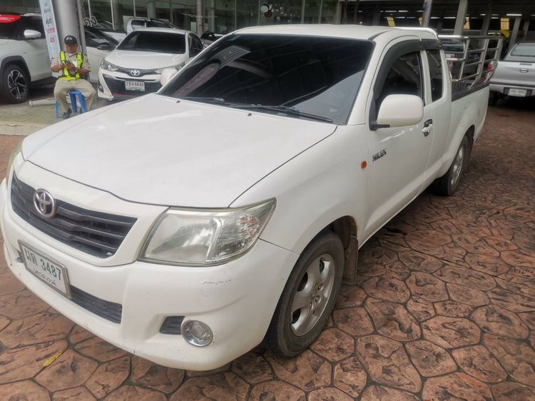 รถ Toyota Hilux Vigo 2.5 J สี ขาว