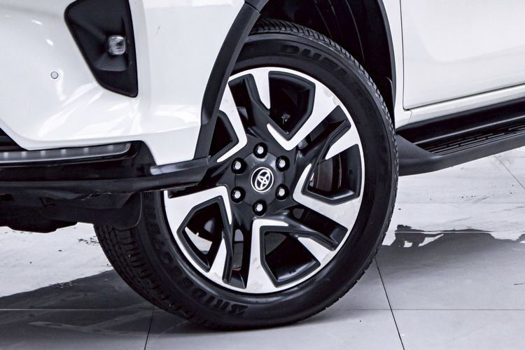 Toyota Fortuner 2020 2.8 Legender Black Top 4WD Utility-car ดีเซล ไม่ติดแก๊ส เกียร์อัตโนมัติ ขาว รูปที่ 4