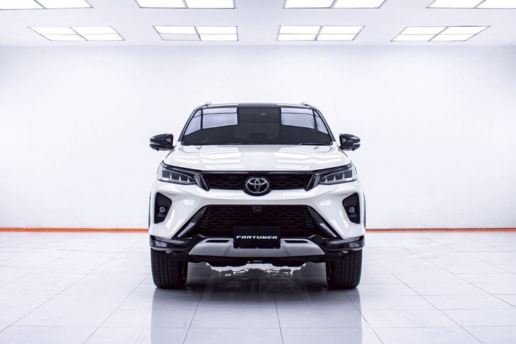 Toyota Fortuner 2020 2.8 Legender Black Top 4WD Utility-car ดีเซล ไม่ติดแก๊ส เกียร์อัตโนมัติ ขาว รูปที่ 3