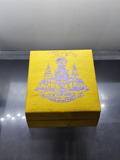 พระกริ่งจีน ต้าเยิ่นถะ เนื้อเงินสามกษัตริย์ ชุดกาญจนาภิเษกครองราชย์ 50 ปี วัดบวรนิเวศวิหาร ปี2538 พร้อมกล่องเดิม เลี่ยมเก็บผิว พร้อมขึ้นคอ รูปที่ 10