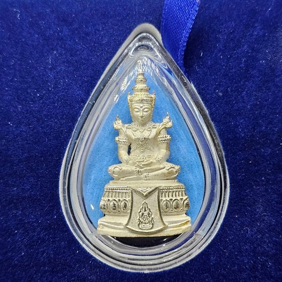 พระพุทธมหามณีรัตนปฏิมากร (พระแก้วมรกต) จำลอง ทรงเครื่องฤดูร้อน เนื้อเงิน ฉลองสิริราชสมบัติ ครบ 60 ปี ในหลวง รัชกาลที่9 พ.ศ.2550 รูปที่ 2