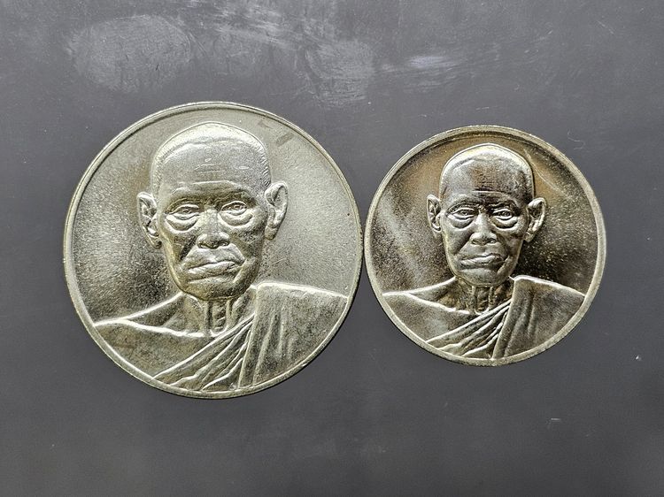 เหรียญสมเด็จพระพุฒาจารย์ (โต พรหมรังสี) รุ่นอนุสรณ์ 122 ปี เนื้อเงิน พิมพ์ใหญ่ - พิมพ์เล็ก วัดระฆังโฆสิตาราม ปี 2537 พร้อมตลับเดิม รูปที่ 5