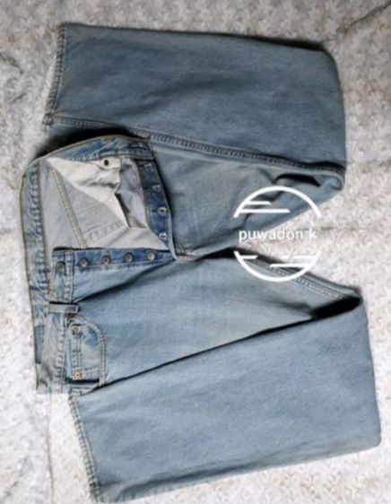 กางเกงยีนส์ Levi's สินค้าแบรนด์แท้สภาพดี ซื้อจาก(MBK) มานานใช้งานน้อยมาก ลองพิจารณาจากภาพนะครับ.สนใจสอบถามรายละเอียดได้ Levi"s (Limited) รูปที่ 4