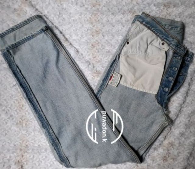 กางเกงยีนส์ Levi's สินค้าแบรนด์แท้สภาพดี ซื้อจาก(MBK) มานานใช้งานน้อยมาก ลองพิจารณาจากภาพนะครับ.สนใจสอบถามรายละเอียดได้ Levi"s (Limited) รูปที่ 5