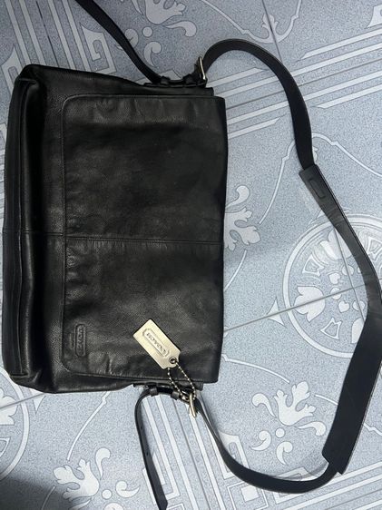 กระเป๋า Messenger bag ของ COACH