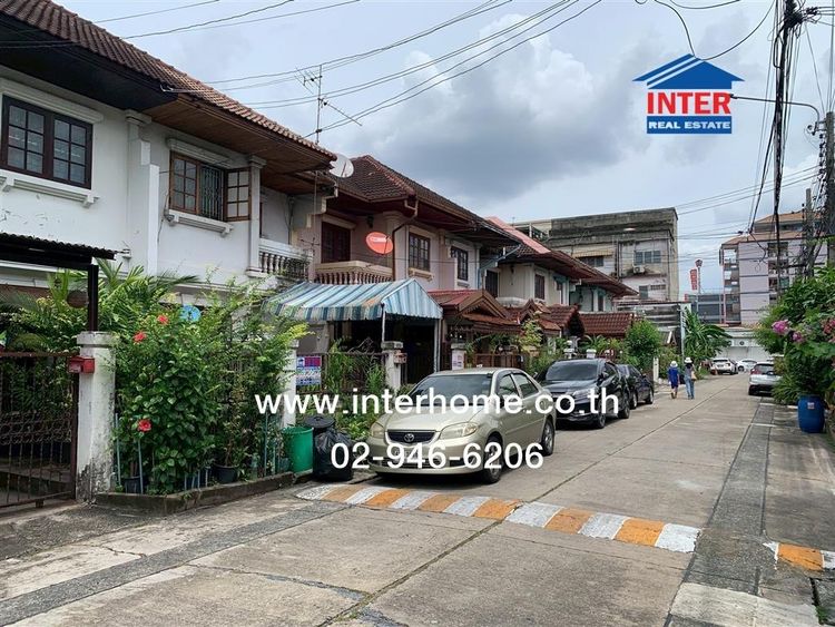 ไม่ใช่ ทาวน์เฮ้าส์ 2 ชั้น 25.5 ตร.ว. หมู่บ้านสราญรมย์ ใกล้โรงพยาบาลนวเวช ซอยประเสริฐมนูกิจ42 ถนนประเสริฐมนูกิจ ถนนนวมินทร์ เขตบางกะปิ กรุงเทพมหานคร