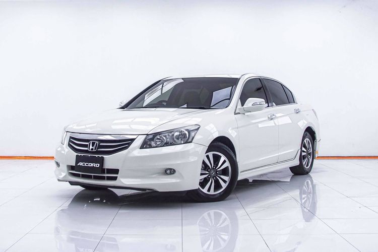 รถ Honda Accord 2.0 E สี ขาว