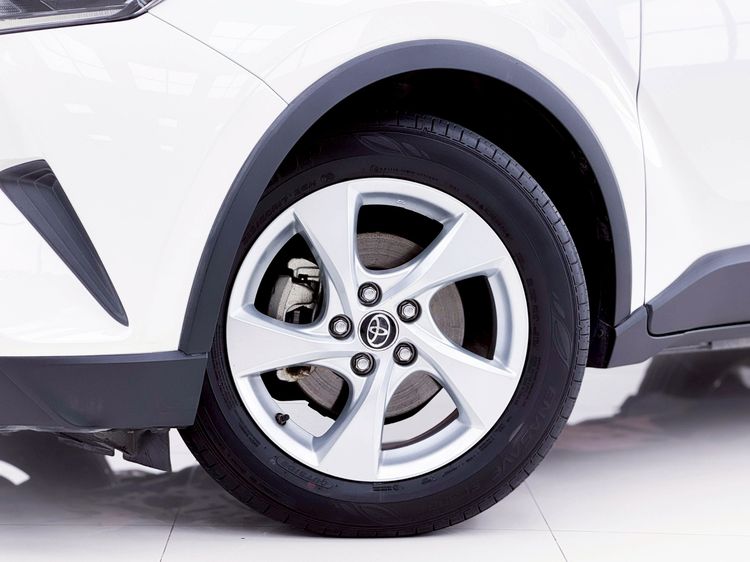 Toyota C-HR 2018 1.8 HV Hi Utility-car ไฮบริด ไม่ติดแก๊ส เกียร์อัตโนมัติ ขาว รูปที่ 4