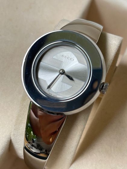 GUCCI 129.5 U Play Silver Dial Quartz Watch YA129515  รูปที่ 8
