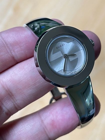 GUCCI 129.5 U Play Silver Dial Quartz Watch YA129515  รูปที่ 18