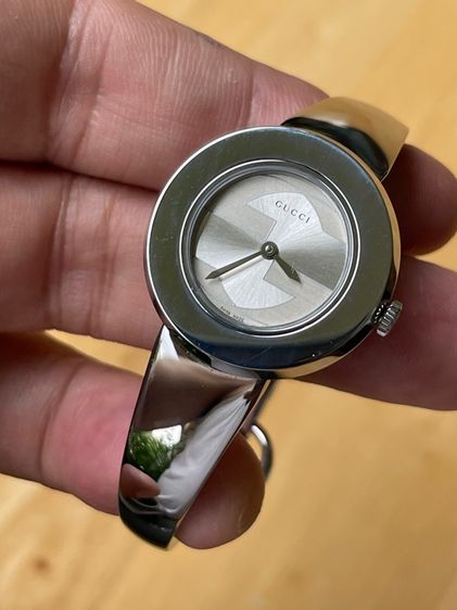 GUCCI 129.5 U Play Silver Dial Quartz Watch YA129515  รูปที่ 17