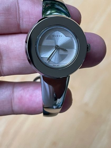 GUCCI 129.5 U Play Silver Dial Quartz Watch YA129515  รูปที่ 16