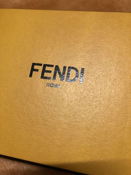 กระเป๋าสตางค์ Fendi แท้ มือสอง สภาพดี รูปที่ 2