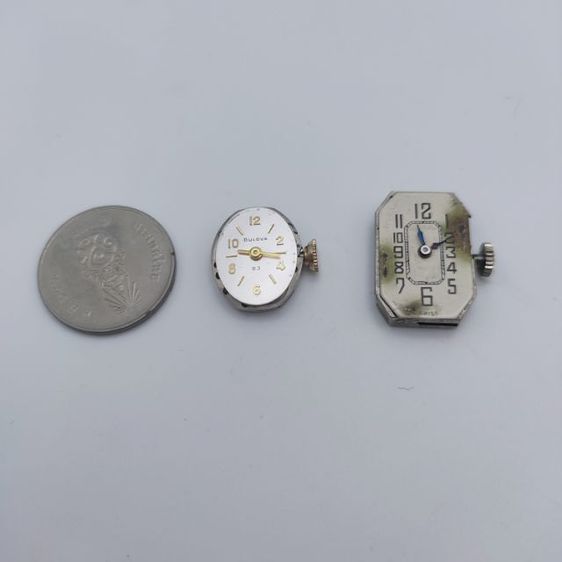 ขายเครื่องนาฬิกา โบราณ ขนาดเล็กสองเครื่อง 1เครื่อง bulova 2 ไม่ทราบแบนด์ ระบบลาน