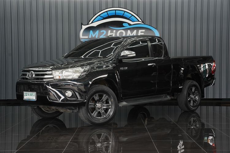 รถ Toyota Hilux Revo 2.4 E Prerunner สี ดำ