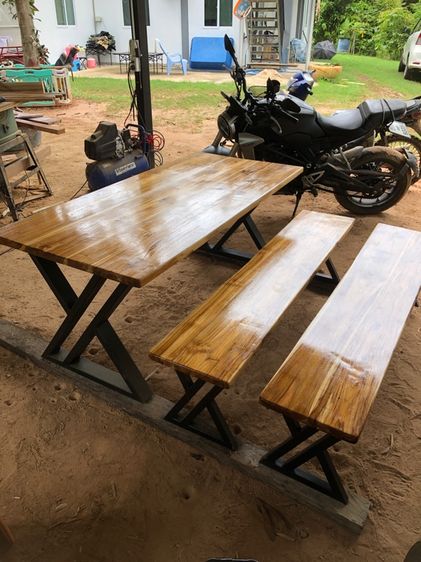 โต๊ะไม้สักแท้ขาเหล็ก1ชุด