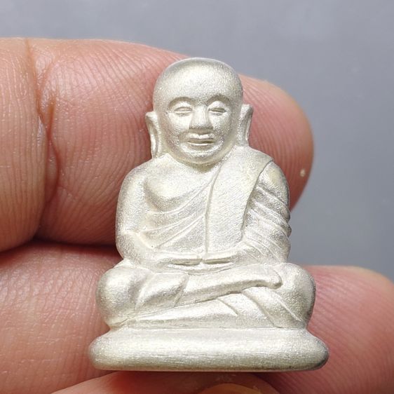 รูปหล่อหลวงพ่อเงิน วัดบางคลาน รุ่น เงินสิทธิโชติ เนื้อเงิน พิมพ์นิยม อุดกริ่ง ปี2557 พร้อมกล่องเดิม รูปที่ 2