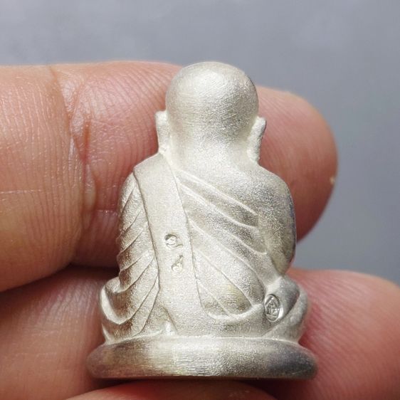 รูปหล่อหลวงพ่อเงิน วัดบางคลาน รุ่น เงินสิทธิโชติ เนื้อเงิน พิมพ์นิยม อุดกริ่ง ปี2557 พร้อมกล่องเดิม รูปที่ 3