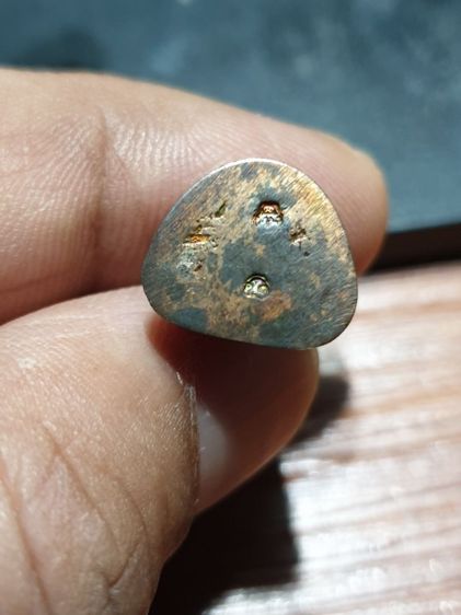 หล่อรูปเหมือนหลวงปู่ทวด ปลุกเสกโดยหลวงปู่ทองดำ วัดท่าทอง จ.อุตรดิตถ์ ปี ๒๕๔๔ เนื้อนวะโลหะ

รับประกันพระแท้สวยเดิม รูปที่ 7