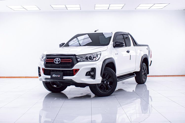 รถ Toyota Hilux Revo 2.4 Prerunner G Rocco สี ขาว
