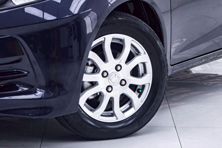 Honda Brio 2013 1.2 Amaze V Sedan เบนซิน ไม่ติดแก๊ส เกียร์ธรรมดา ดำ รูปที่ 4