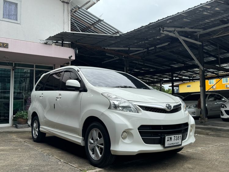 รถ Toyota Avanza 1.5 S สี ขาว