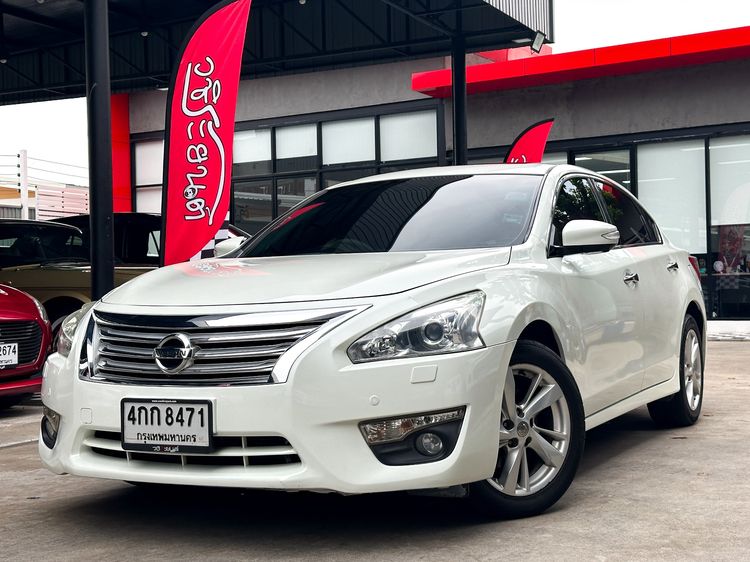 รถ Nissan Teana 2.5 XV สี ขาว