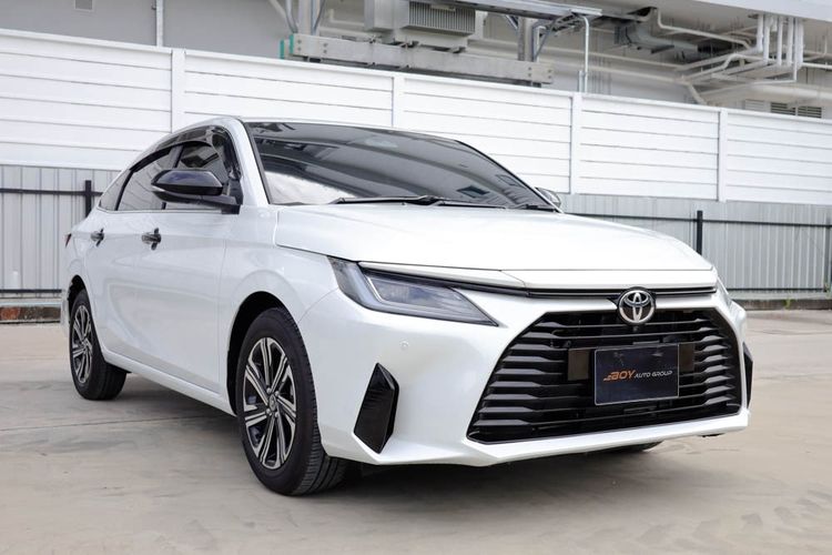 Toyota Yaris ATIV 2023 1.2 Premium Luxury Sedan เบนซิน ไม่ติดแก๊ส เกียร์อัตโนมัติ ขาว รูปที่ 3