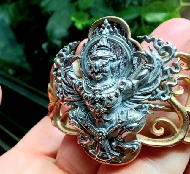 กำไลครุฑ ราชาวายุ ผลงาน รศ.ดร.สุวัฒน์ แสนขัติยรัตน์ โลหะครุฑเงิน ตัวกำไลบรอนซ์ มีลายเซ็นต์ศิลปินกำกับ รูปที่ 8