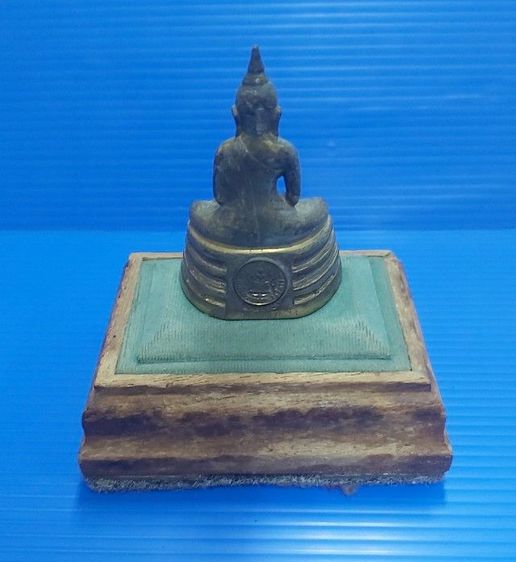 พระบูชาหน้ารถ หลวงพ่อโสธร ปี 2509 เดือยเดียวฐานไม้เดิมๆครับ ขนาดองค์พระ หน้าตัก  1.5  สภาพยังคงเดิม  ให้บูชา 3,900   รับประกันพระเเท้    รูปที่ 2
