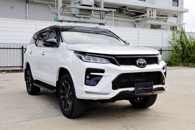 Toyota Fortuner 2024 2.8 GR Sport 4WD Utility-car ดีเซล ไม่ติดแก๊ส เกียร์อัตโนมัติ ขาว รูปที่ 3