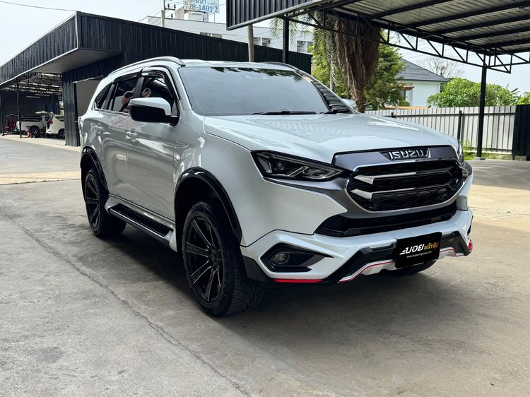 Isuzu MU-X 2023 3.0 Ultimate AT 2WD Utility-car ดีเซล ไม่ติดแก๊ส เกียร์อัตโนมัติ ขาว รูปที่ 3