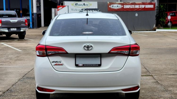 Toyota Yaris ATIV 2017 1.2 J Sedan เบนซิน ไม่ติดแก๊ส เกียร์อัตโนมัติ ขาว รูปที่ 4