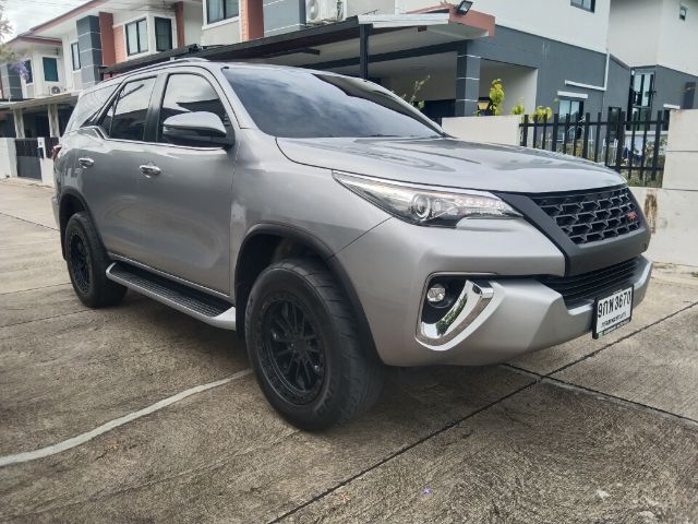 Toyota Fortuner 2018 2.4 V 4WD ดีเซล เกียร์อัตโนมัติ เทา รูปที่ 2