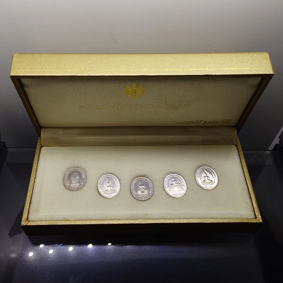 เหรียญพระพุทธปัญจภาคี เนื้อเงิน พิมพ์เล็ก ที่ระลึกพระราชพิธีกาญจนาภิเษก ในหลวงรัชกาลที่9 ปี พ.ศ.2539 พร้อมกล่อง ครบชุด 5 เหรียญ