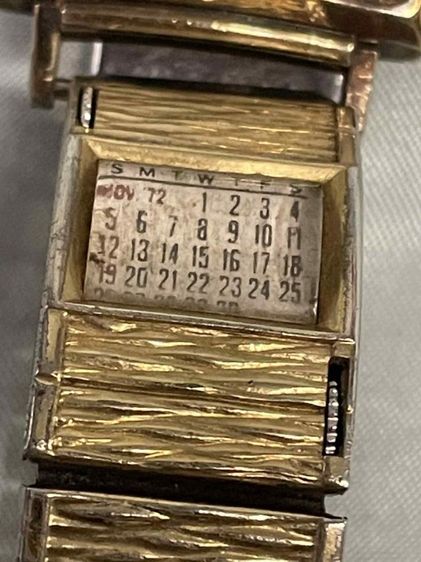 อื่นๆ Bulova made swiss 1945's ไขลานกะไหล่ทอง เดิมทั้งเรือนและสาย เครื่องเดินปรกติ ลานนุ่ม มีปฐิทินหมุนดูตรงหัวสาย นานนานเจอแบบนี้ 